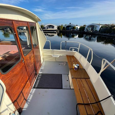 Suesses Motorboot - Bremen Ueberseestadt Екстериор снимка