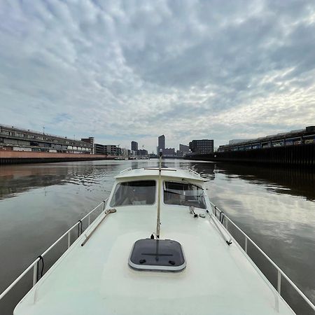 Suesses Motorboot - Bremen Ueberseestadt Екстериор снимка
