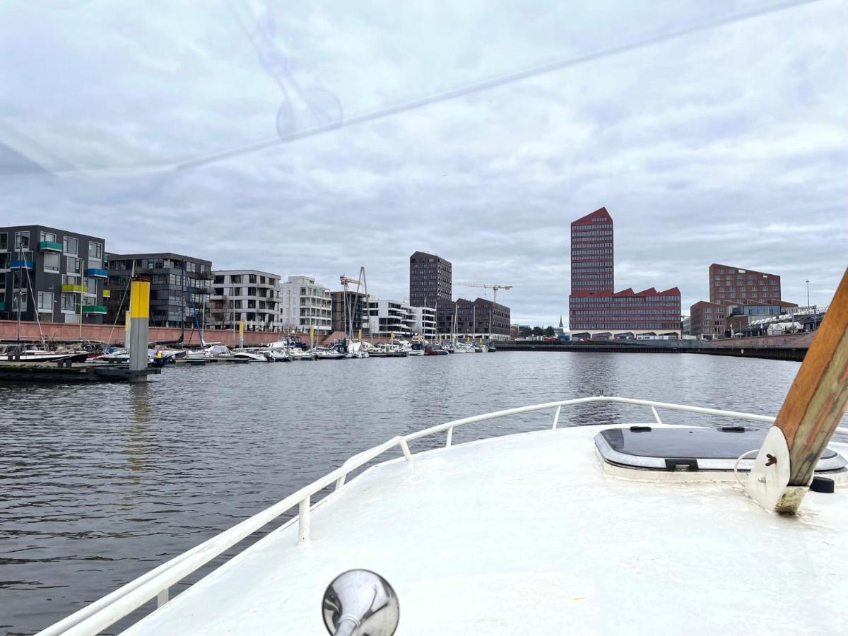 Suesses Motorboot - Bremen Ueberseestadt Екстериор снимка