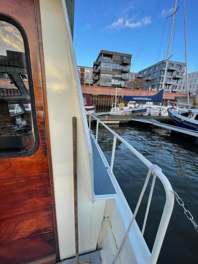 Suesses Motorboot - Bremen Ueberseestadt Екстериор снимка