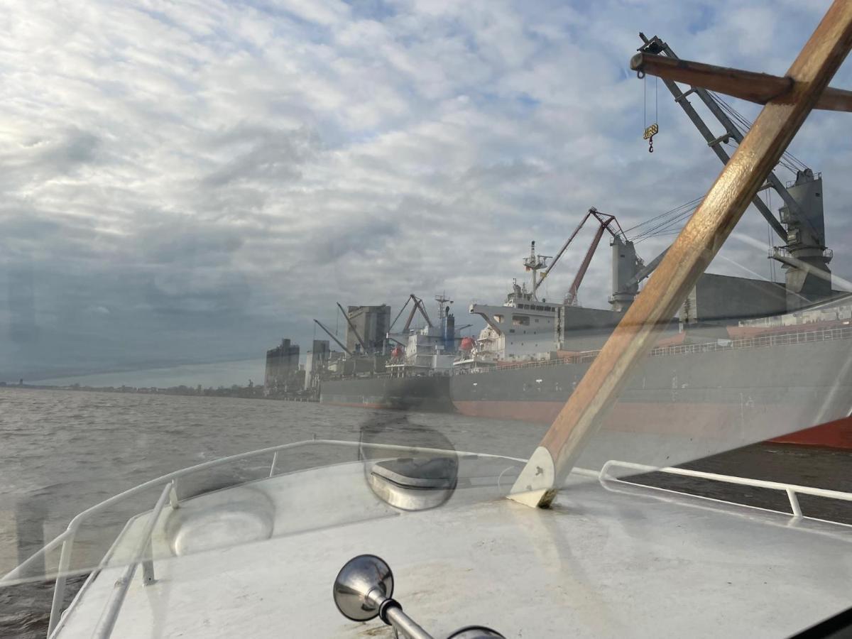 Suesses Motorboot - Bremen Ueberseestadt Екстериор снимка