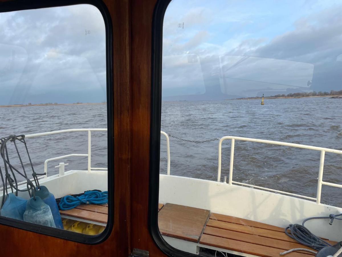 Suesses Motorboot - Bremen Ueberseestadt Екстериор снимка