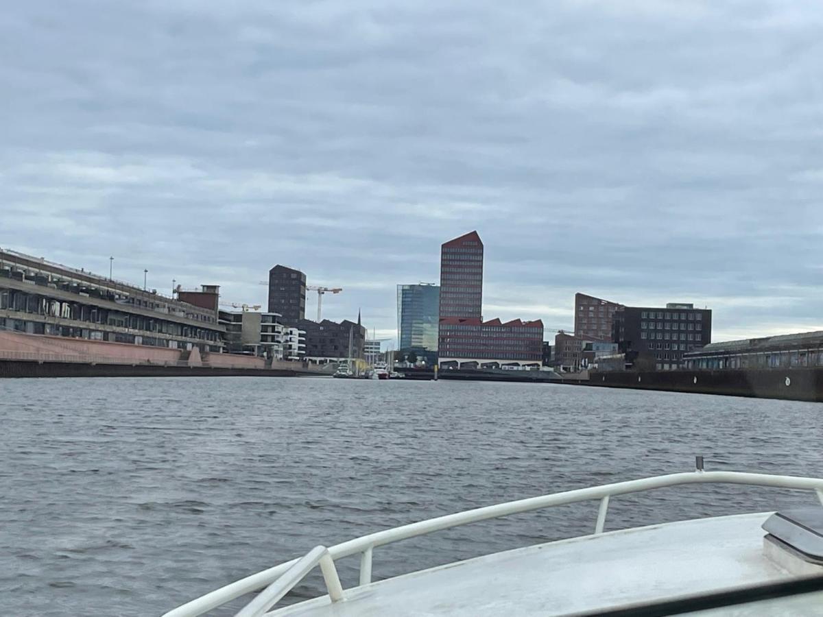 Suesses Motorboot - Bremen Ueberseestadt Екстериор снимка