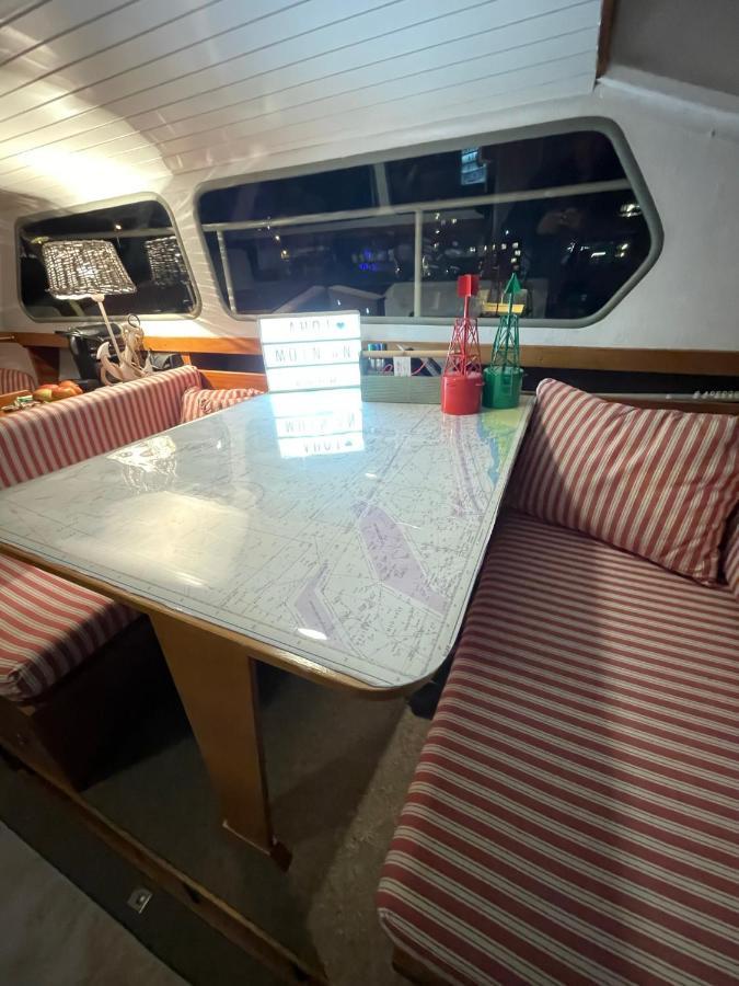 Suesses Motorboot - Bremen Ueberseestadt Екстериор снимка