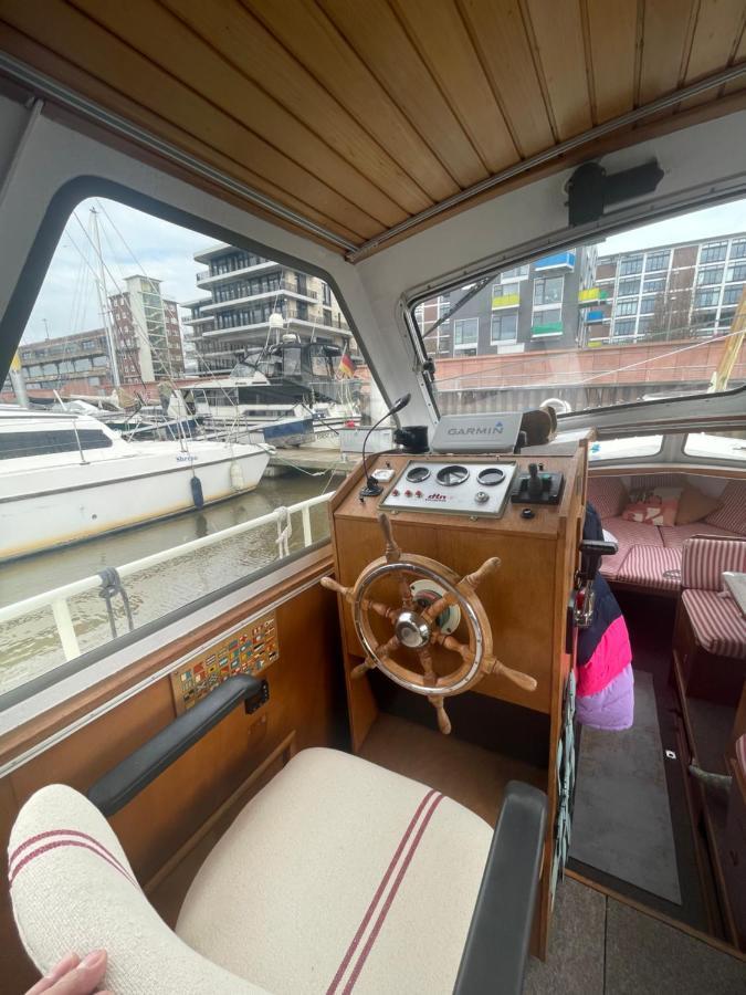 Suesses Motorboot - Bremen Ueberseestadt Екстериор снимка