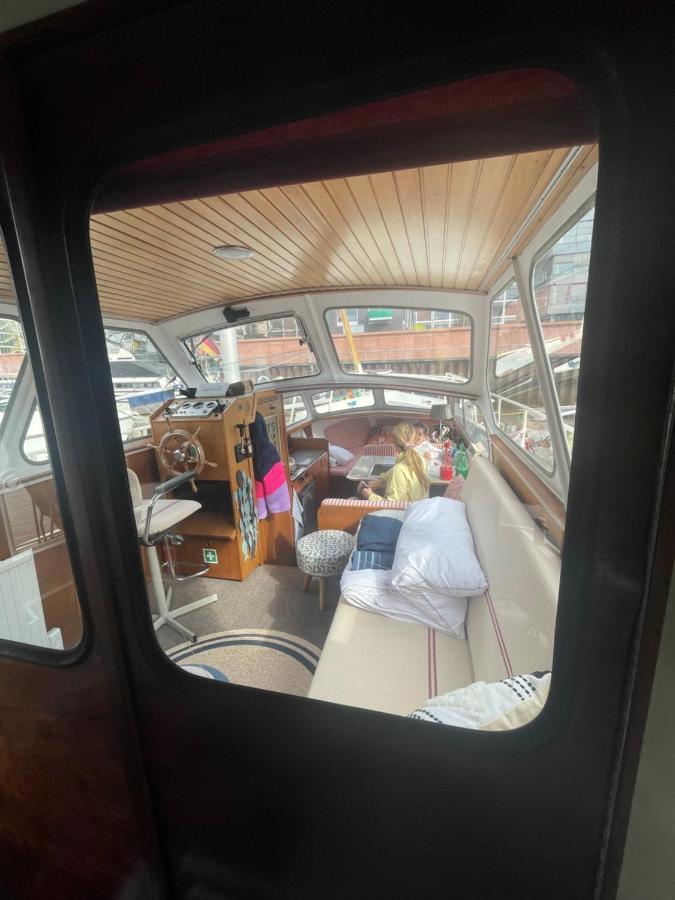 Suesses Motorboot - Bremen Ueberseestadt Екстериор снимка