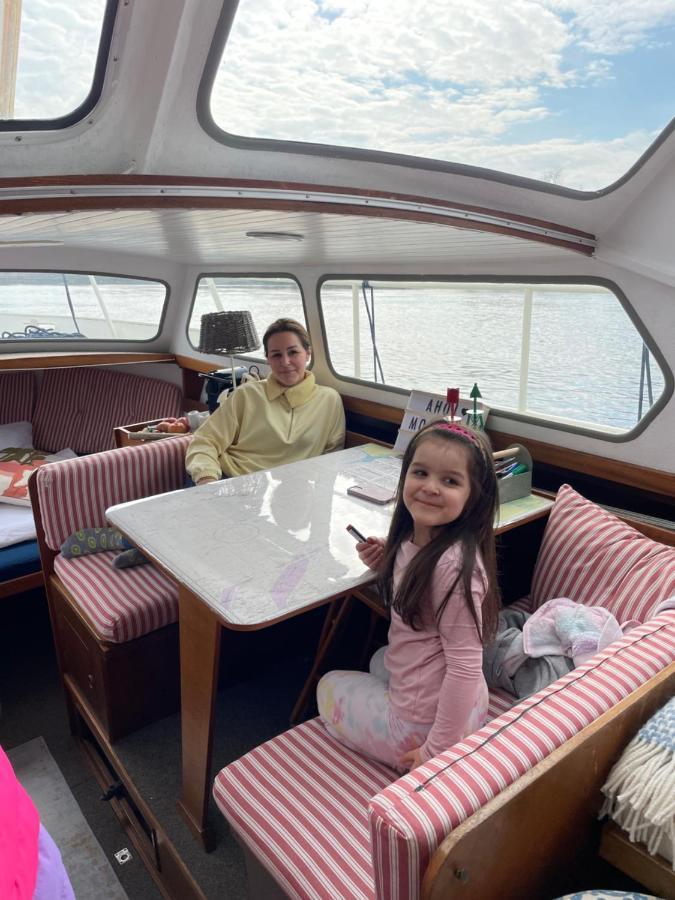 Suesses Motorboot - Bremen Ueberseestadt Екстериор снимка