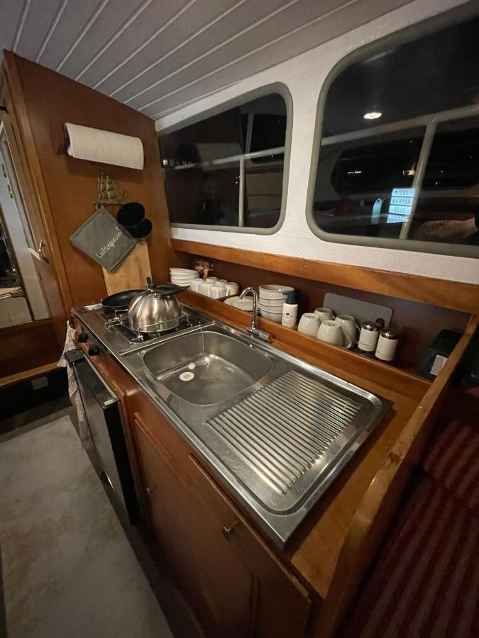 Suesses Motorboot - Bremen Ueberseestadt Екстериор снимка