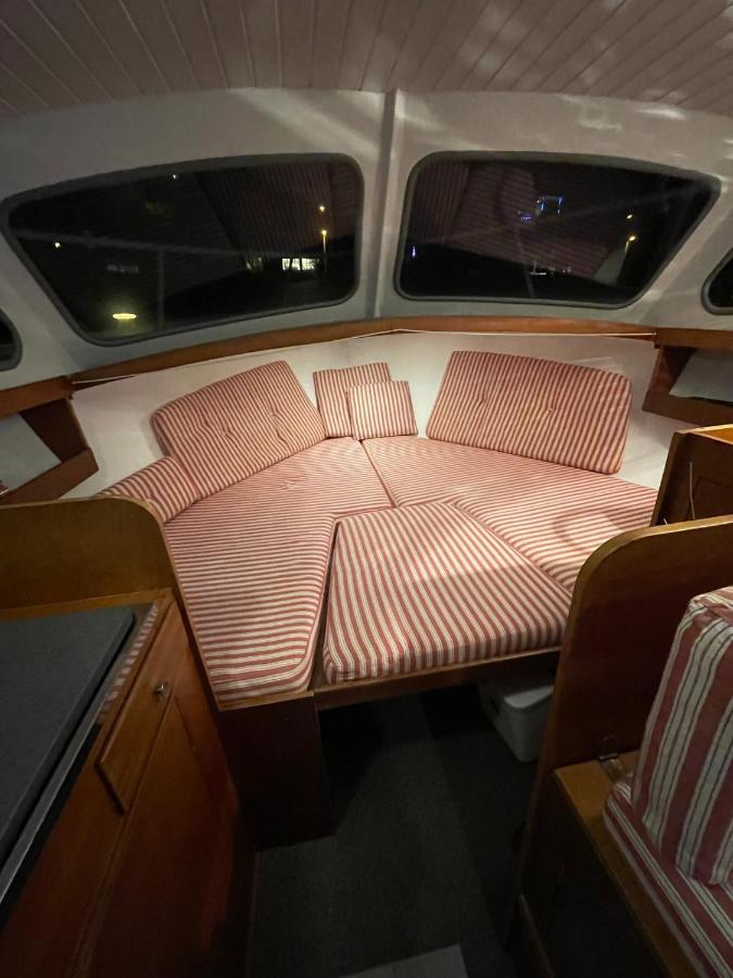 Suesses Motorboot - Bremen Ueberseestadt Екстериор снимка