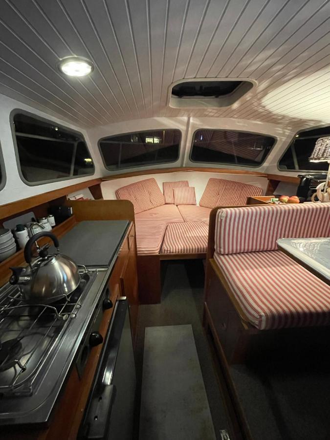 Suesses Motorboot - Bremen Ueberseestadt Екстериор снимка