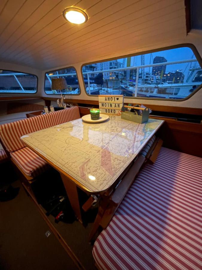 Suesses Motorboot - Bremen Ueberseestadt Екстериор снимка