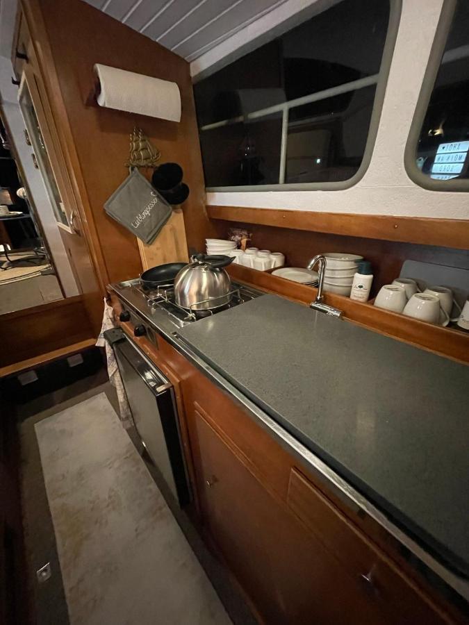 Suesses Motorboot - Bremen Ueberseestadt Екстериор снимка