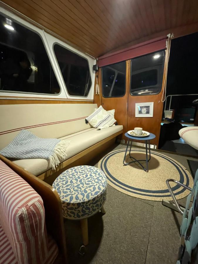 Suesses Motorboot - Bremen Ueberseestadt Екстериор снимка