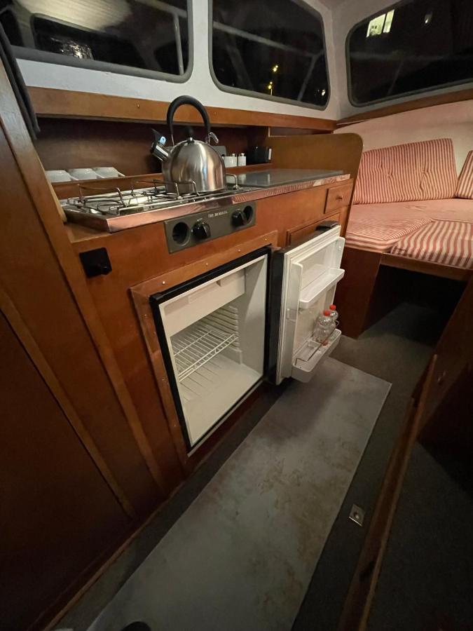 Suesses Motorboot - Bremen Ueberseestadt Екстериор снимка