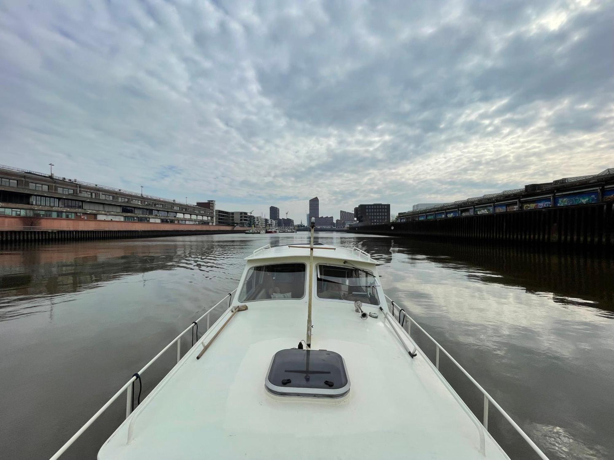 Suesses Motorboot - Bremen Ueberseestadt Екстериор снимка